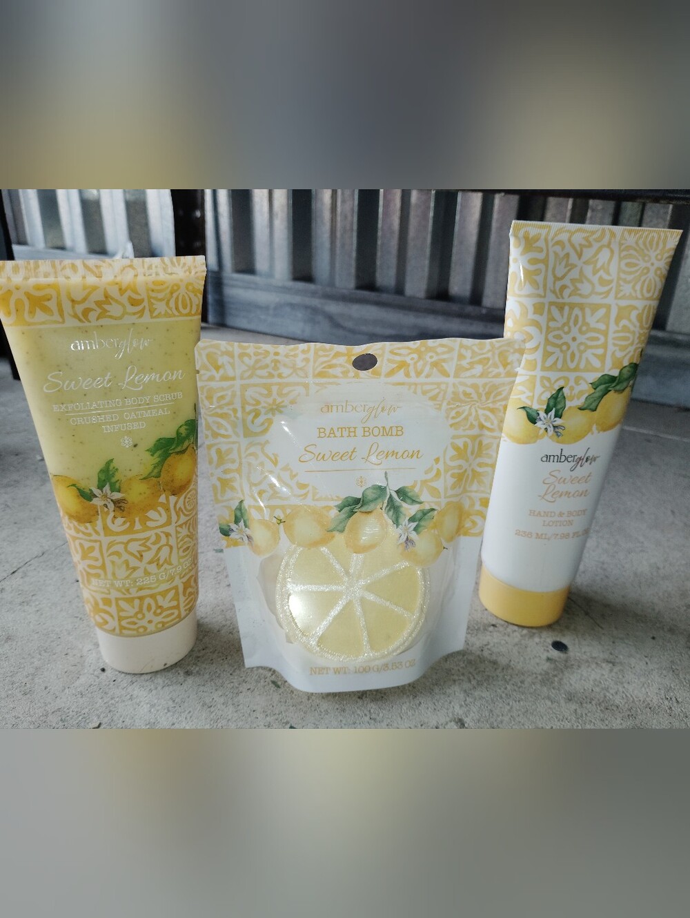 Sweet Lemon Bath Set - Yellow Citrus Soak & Lotion New Women's Bath Set - Picture 3 of 4